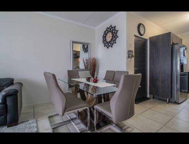 3 BEDROOM APARTMENT FOR SALE IN OAKDENE